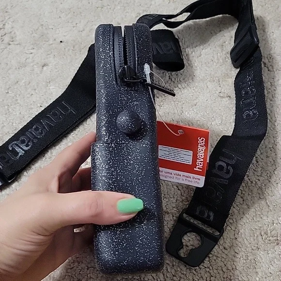 Havaianas Gray Camera Case with Strap - Picture 5 of 6